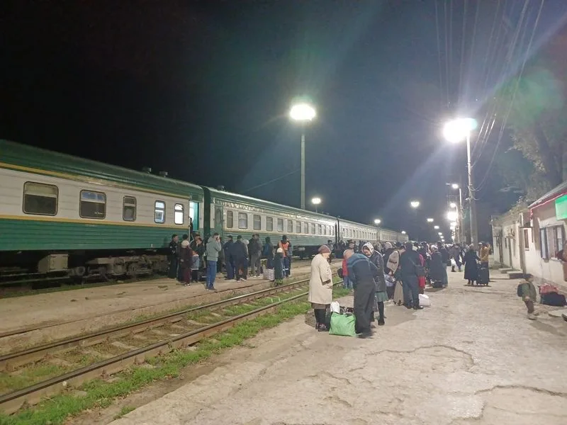 Estación de tren de Beyneu por la noche